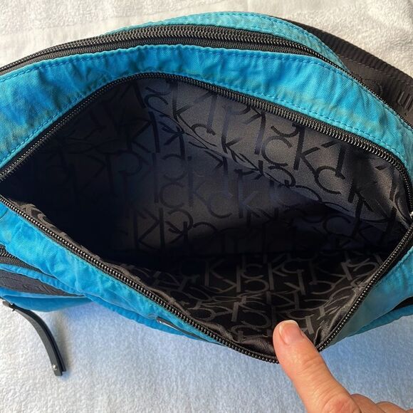 Calvin Klein blue Crossbody bag four different compartment pockets - Picture 4 of 14